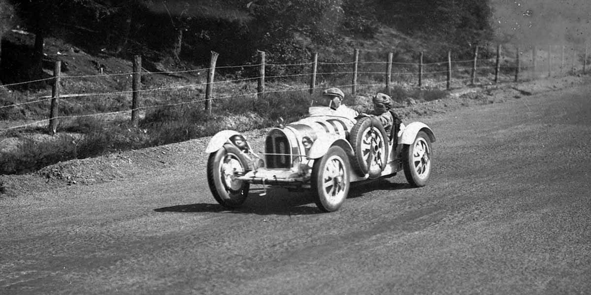 Großer Preis von Deutschland für Sportwagen auf dem Nürburgring, 15. Juli 1928. Eckart Graf von Kalnein (Startnummer 10) mit einem Bugatti.