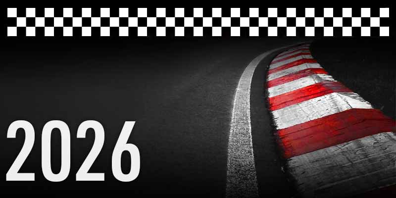 Nürburgring 2026 – Archivmotiv mit rot-weißem Randstein und Zielflaggen-Muster