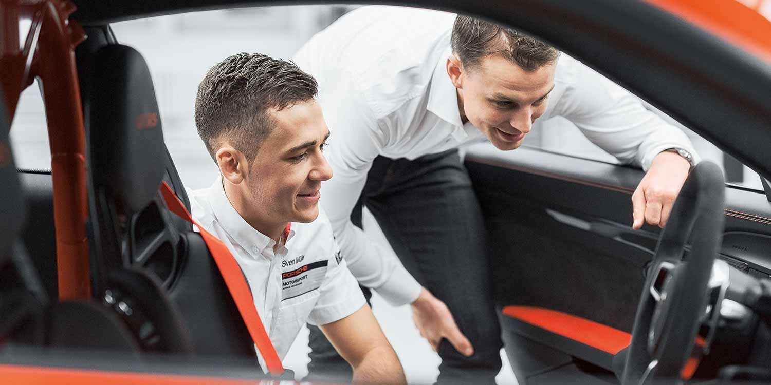 4688118_sven_mueller_earl_bamber_l_r_911_gt3_rs_2015_porsche_ag.jpg
